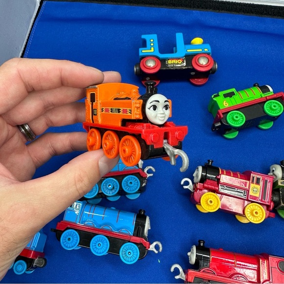 Lots of 13 Thomas & Friends Trains w/ 1 Brio Train - Picture 5 of 12
